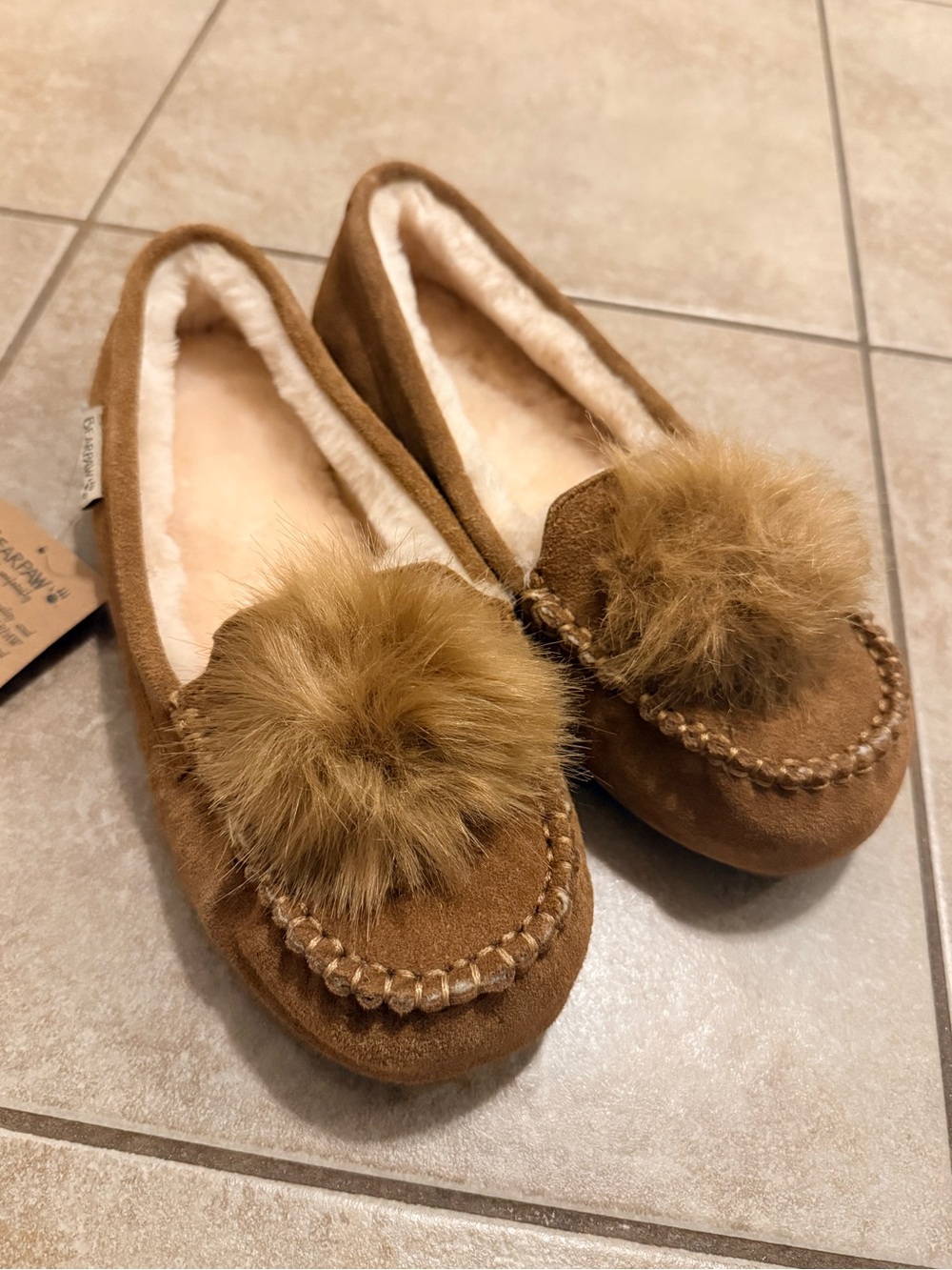 NWT BEARPAW Erika Wide Suede Pom Pom Slippers Women’s 9